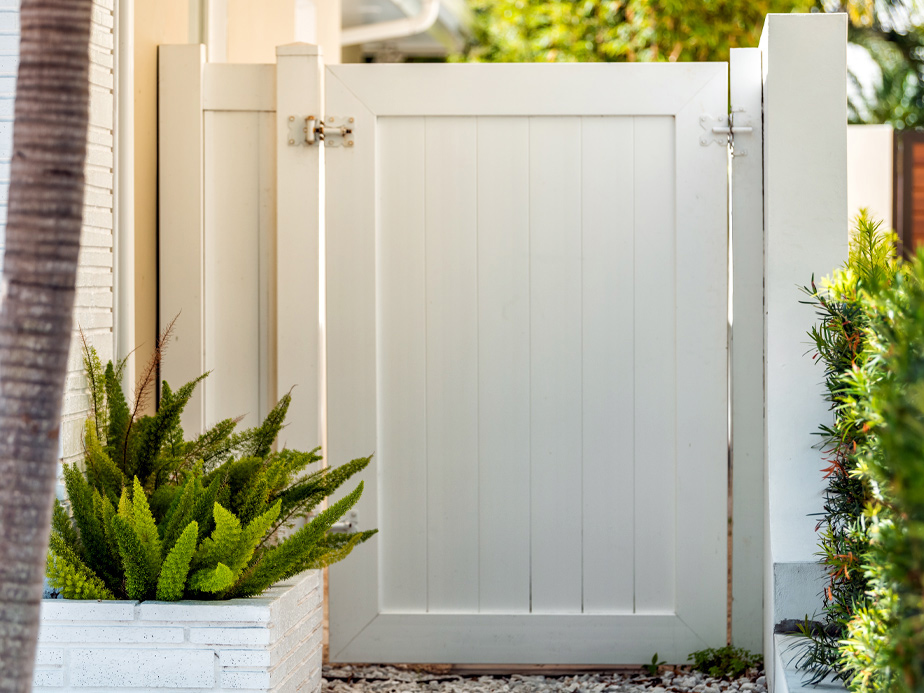 Residential vinyl gate company in the Dallas Georgia area.