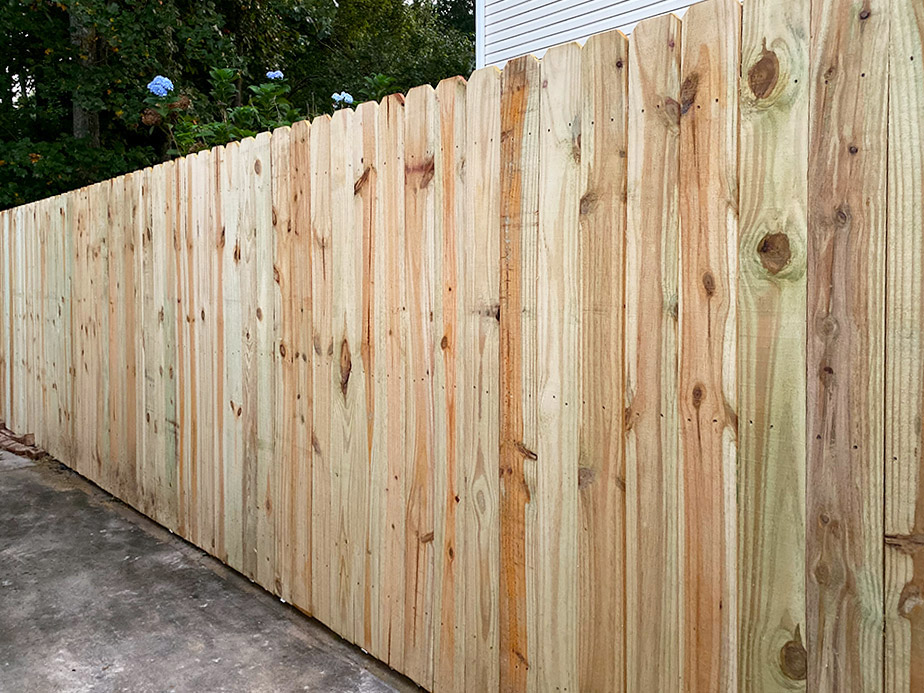 Peachtree City GA stockade style wood fence