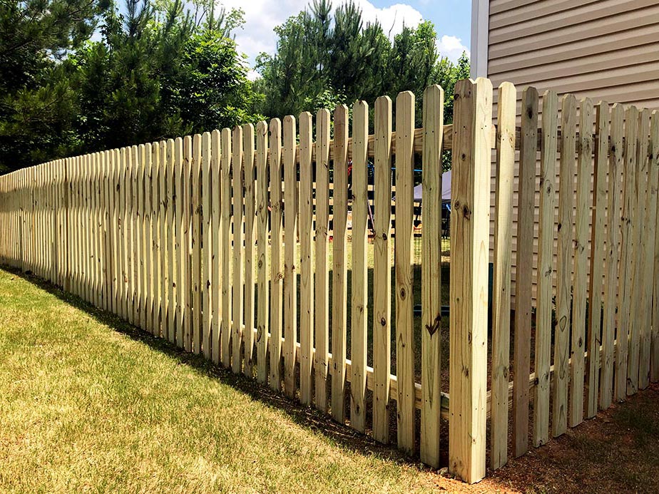 Peachtree City Georgia residential fencing contractor